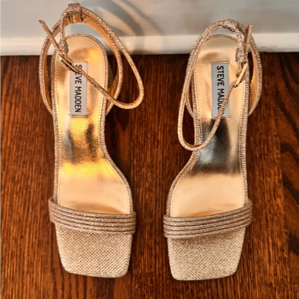 Steve‎ Madden Women's Lavnish Glittering Gold Block Heel Sandal size 7.5
